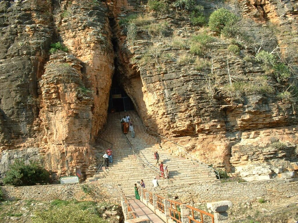 yaganti-uma-maheswara-temple-growing-nandi-mystery