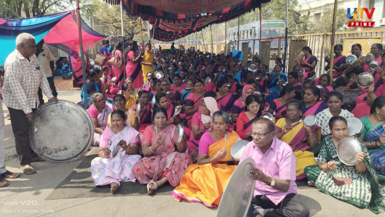 ‘காலி தட்டுகளை தட்டி’ .. அங்கன்வாடி சத்துணவு ஊழியர்கள் போராட்டம்..! CBE protest UTv
