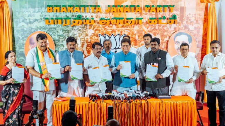திமுக அரசின் ஊழல்.. பாஜக வெளியிட்ட கருப்பு மற்றும் வெள்ளை அறிக்கை! Corruption of DMK government.. Black and white statement released by BJP!