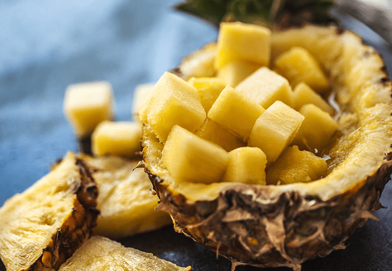 homemade-pineapple-face-packs-skin-glowing-tips