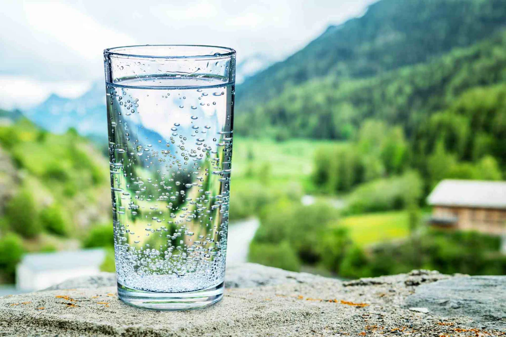 drinking-excessive-water-in-summer-dangerous