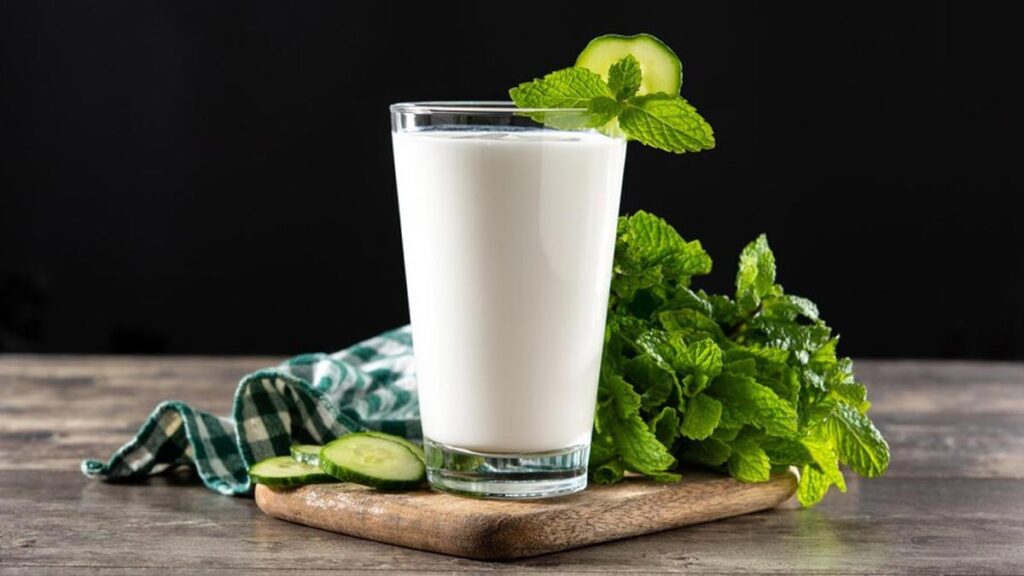drinking-excessive-water-in-summer-dangerous