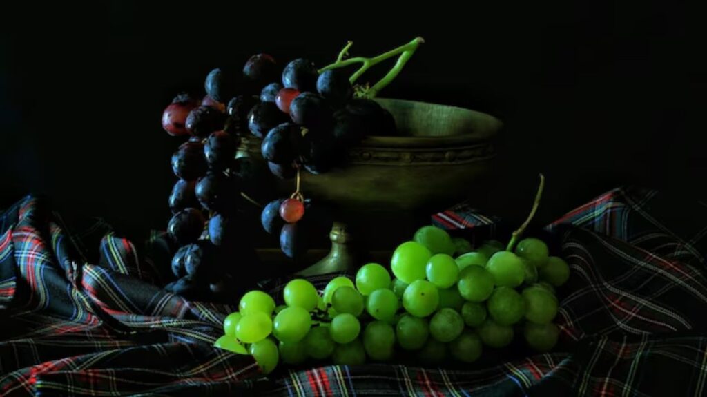 Black vs green grapes health benefits comparison