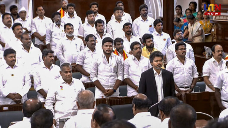 இனி இதுதான் ட்ரெண்ட்.. சட்டசபையில் ஒரு ‘ஸ்டைலிஷ்’ முதல்வர்: கோட்-சூட் உடையில் விஜய்..! cm-vijay-suit-look-tn-assembly-session