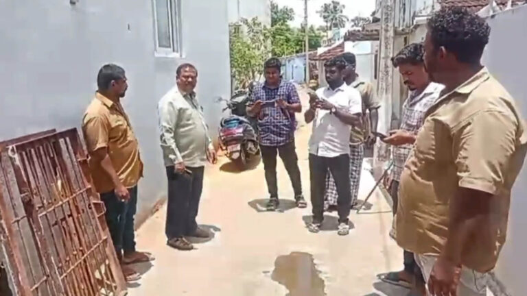 முன்பகை காரணமாகத் தவறான தகவலா?.. டாக்குமெண்ட்களைச் சரிபார்க்காமல் வீட்டை இடிக்க வந்த அதிகாரிகள்..! coimbatore-sundapalayam-house-demolition-dispute-controversy