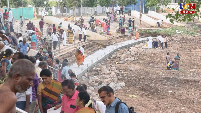 தண்ணீர் இன்றி வறண்டு கிடக்கும் நொய்யல் படித்துறை.. ஏமாற்றத்துடன் திரும்பிய பொதுமக்கள்..! aadi-perukku-2026-coimbatore-perur-pithurai-no-water-public-disappointed